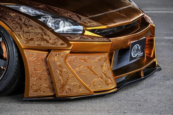 Nissan GT-R одели в гравированный золотом костюм  - «Авто тюнинг»
