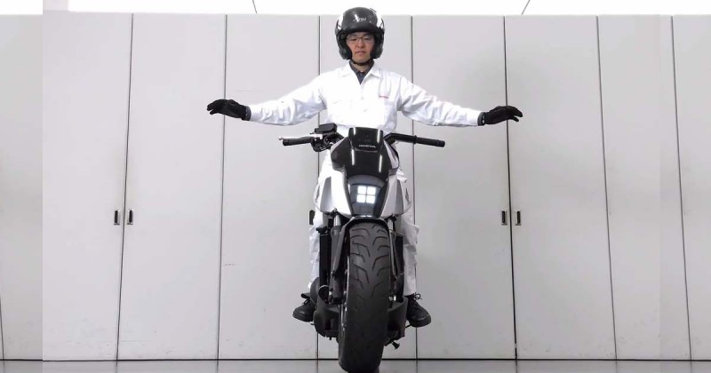 Honda изобрела мотоцикл, который может балансировать сам - «Видео»
