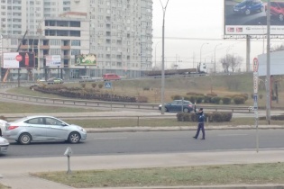Для кортежа Яценюка перекрывают дорогу работники старой ГАИ  - «Авто Происшествия»