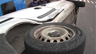 Ford Ударом в Бок Превернул Renault  - (видео)