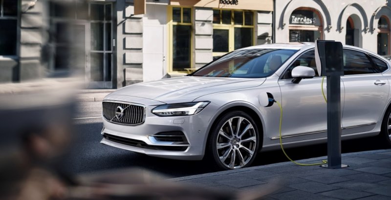 Компания Volvo официально представила новый флагманский седан S90  - «Автоновости»