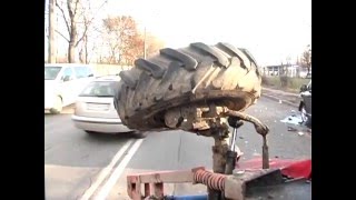 Трактор Потерял Колесо и На Встречной Протаранил Toyota.  - (видео)