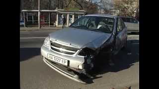 В Лобовом Столкновении у Автомобилей Оторвало Колеса.  - (видео)