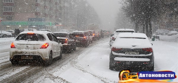 Автомобилистам посоветовали пересесть на общественный транспорт из-за снегопада - «Автоновости»