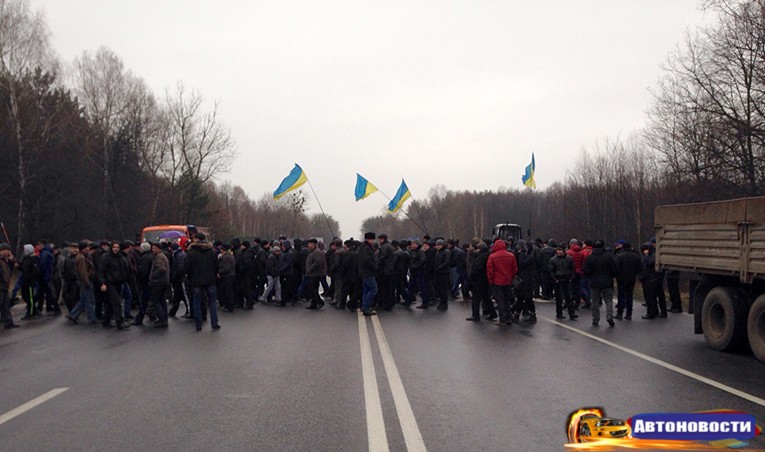 Протестующие аграрии заблокировали крупнейшие трассы Украины - «Автоновости»