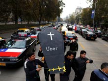 Чилийские таксисты "похоронили" Uber перед дворцом президента страны - «Автоновости»