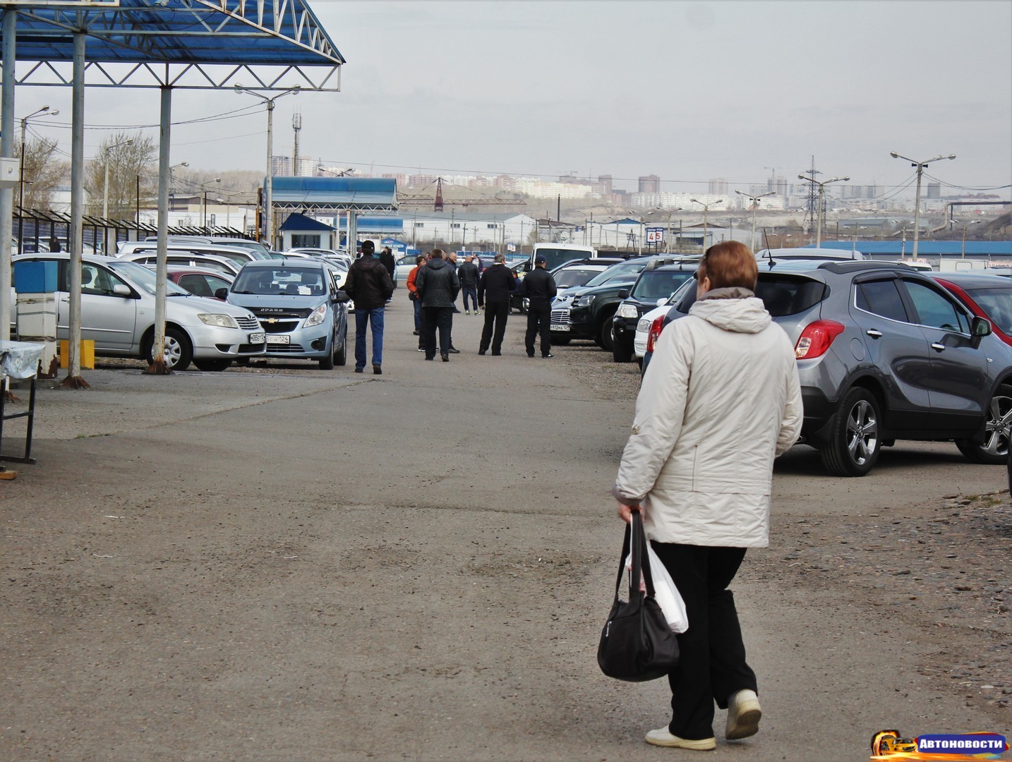 Авторынок красноярск. Авторынок Красноярска сегодня. Авторынок Красноярска фото. Где находится авторынок в Красноярске.