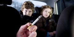 Минздрав запретит курить в автомобиле при детях - «Автоновости»