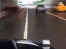 Полиция, изучив скандальное видео с погоней шести патрулей за золотой молодежью на "Гелендвагене" в Москве, пригрозила лишением прав - «Автоновости»