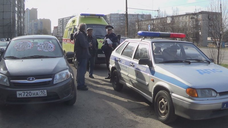 СтопХам Петрозаводск 124 - С кулаками на машину  - «Стоп Хам видео»