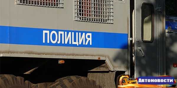 Участника «гонки» с полицией отправили красить забор на детской площадке - «Автоновости»