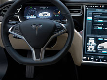 Владелец электрокроссовера Tesla заявил, что машина устроила опасную аварию, "внезапно и неожиданно" рванув до максимума - «Автоновости»