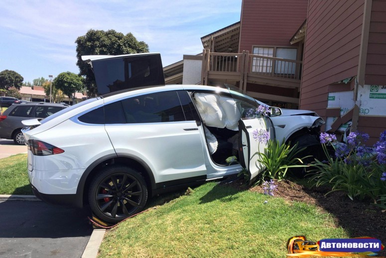 Tesla снова отрицает программный сбой в аварии: видео - «Автомобильные аварии»
