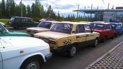 Власти финского городка решили продать российский автохлам, брошенный беженцами - «Автоновости»