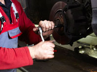 Немец разъезжал по Австрии без покрышки на переднем колесе и был крайне удивлен, когда полиция ему об этом сообщила - «Автоновости»