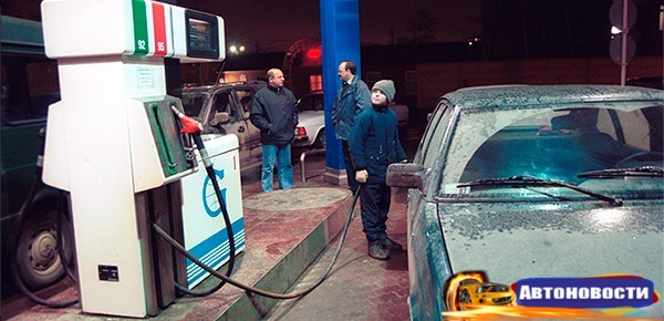 Reuters объяснил рост цен на бензин в России при дешевеющей нефти - «Автоновости»