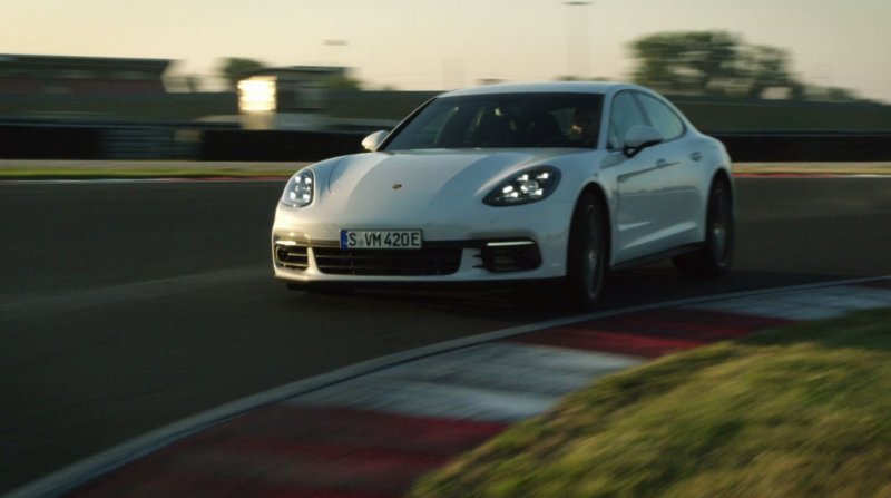 The new Panamera 4 E-Hybrid: E-Performance drive system  - «видео»