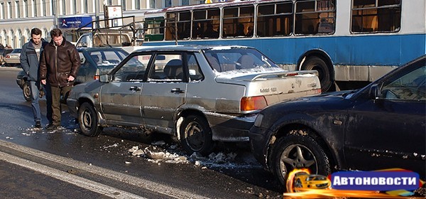 Автомобили в России предложили оборудовать кнопкой для оформления ДТП - «Автоновости»