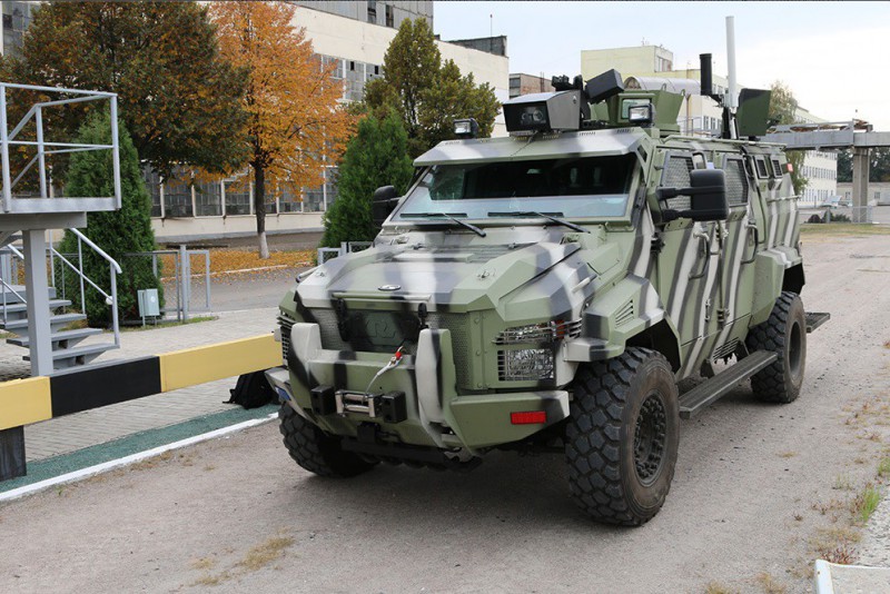 Беспилотный бронированный автомобиль «КрАЗ» испытали на полигоне: видео - «Видео»