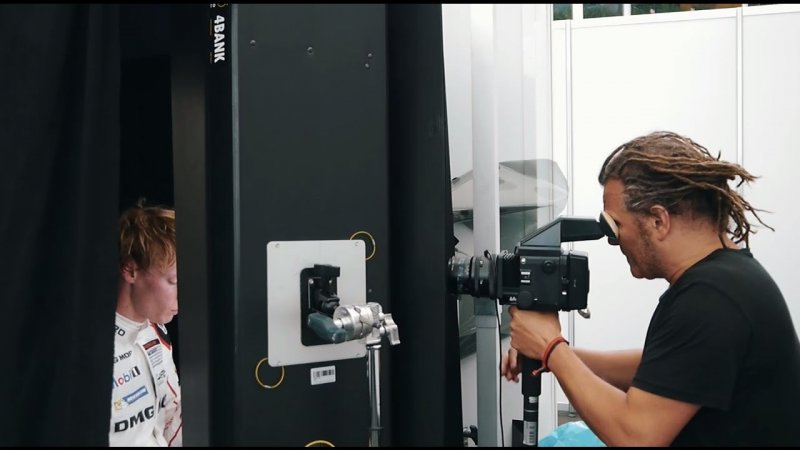 Behind the scenes with Portrait Photographer Martin Schoeller  - «видео»