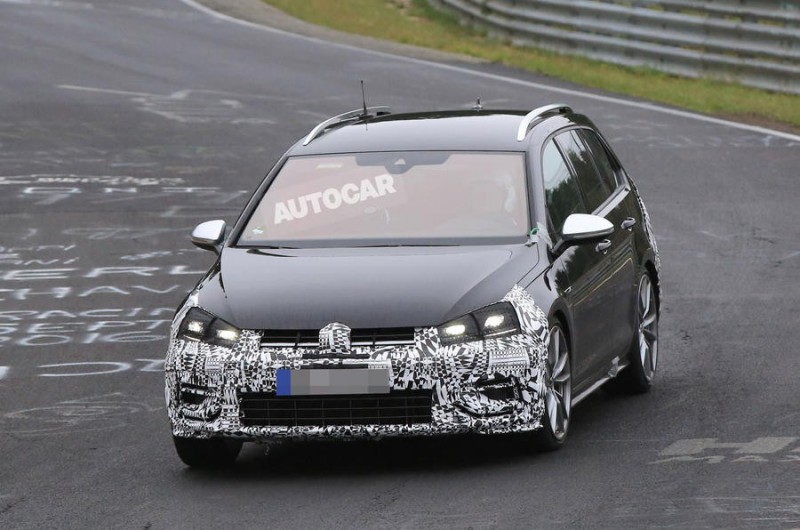 Volkswagen тестирует обновленный Golf R в кузове универсал [шпионские фото] - «Автоновости»