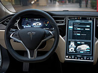 Автопилот Tesla предупредил об аварии на автобане за секунду до нее (ВИДЕО) - «Автоновости»