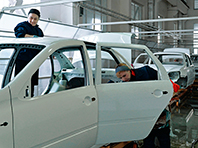 Производство легковых машин в России с начала года упало на 9% - «Автоновости»