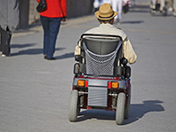 В Орегоне суд оправдал мужчину, наказанного за "вождение" под алкоголем и наркотиками на инвалидной коляске - «Автоновости»