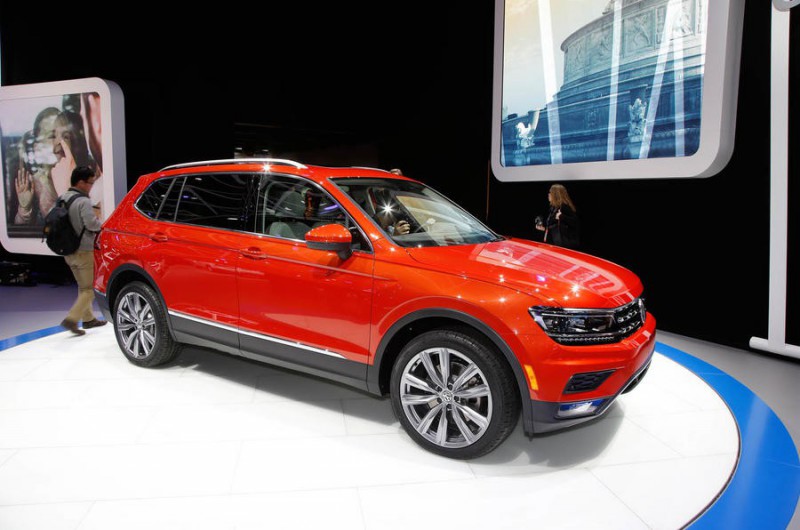Новый 7-местный Volkswagen Tiguan Allspace показали в Детройте - «Автоновости»