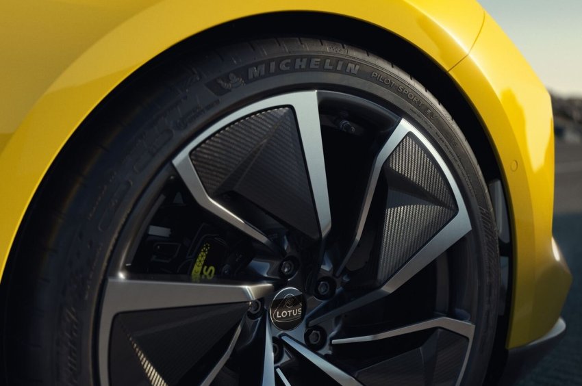Porsche-киллеры: чем хороши новые электрокары Avatr и Lotus