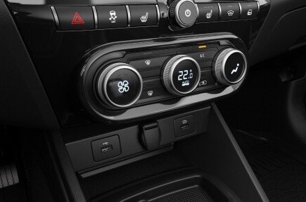 LADA VESTA ПОЛУЧИЛА КЛИМАТ-СИСТЕМУ И LADA CONNECT - «LADA»